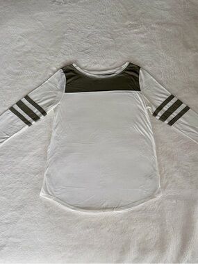 Arizona Jean Company White and Olive Long Sleeve Tee